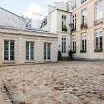 Veeve - Square Du Temple Comfort